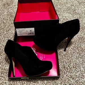 Vince Camuto Jordy Booties